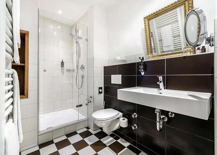 Chin-chin Ehemals Bohemian 4*