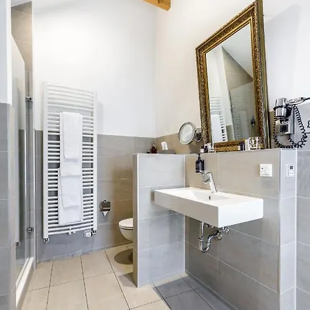 Chin-chin Ehemals Bohemian 4* レーゲンスブルク