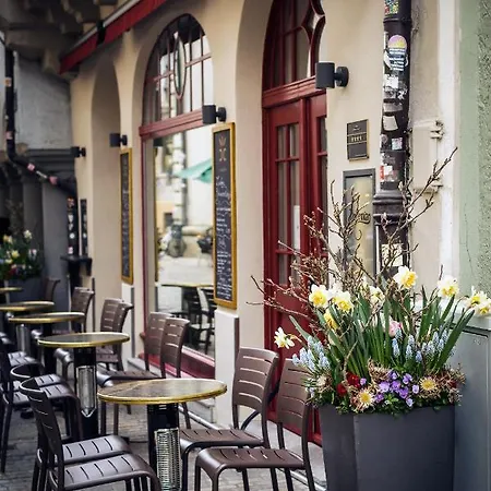 Chin-chin Ehemals Bohemian