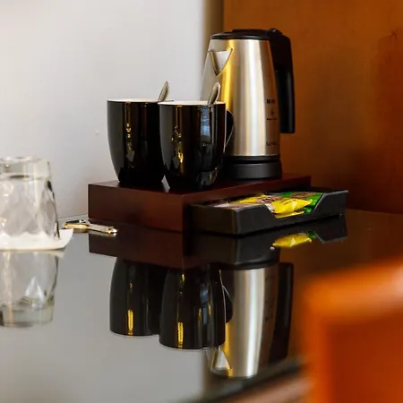 Chin-chin Ehemals Bohemian 4*