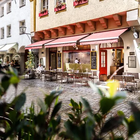 Chin-chin Ehemals Bohemian 4* Regensburg