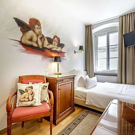 Chin-chin Ehemals Bohemian Hotel 4*
