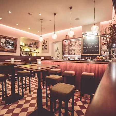 Chin-chin Ehemals Bohemian ホテル 4*