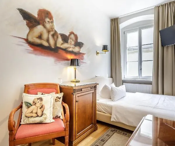 Hotell Chin-chin Ehemals Bohemian 4*